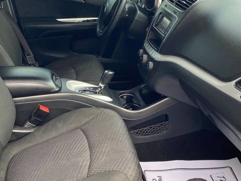 Used 2019 Dodge Journey SE w/ Blacktop Package FWD image 16