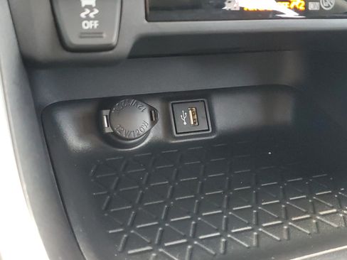 Certified 2025 Toyota RAV4 XLE FWD image 30