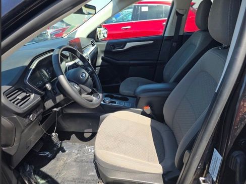 Used 2022 Ford Escape SE w/ Convenience Package FWD image 3