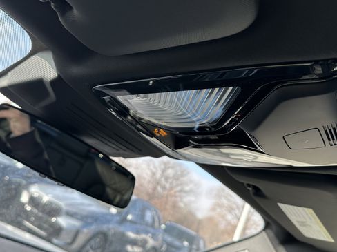 Used 2025 BMW X5 xDrive40i w/ M Sport Package image 28