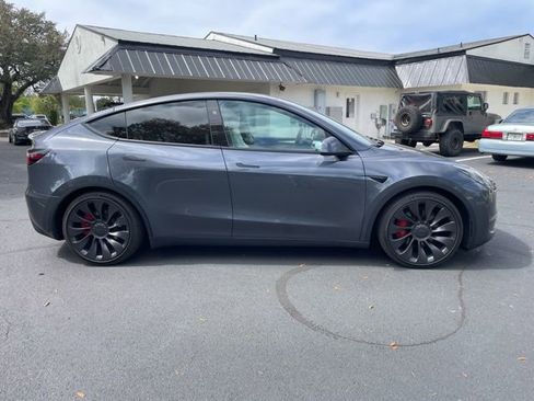 Used 2023 Tesla Model Y Performance image 4