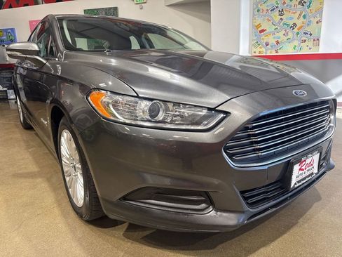 Used 2016 Ford Fusion SE image 44