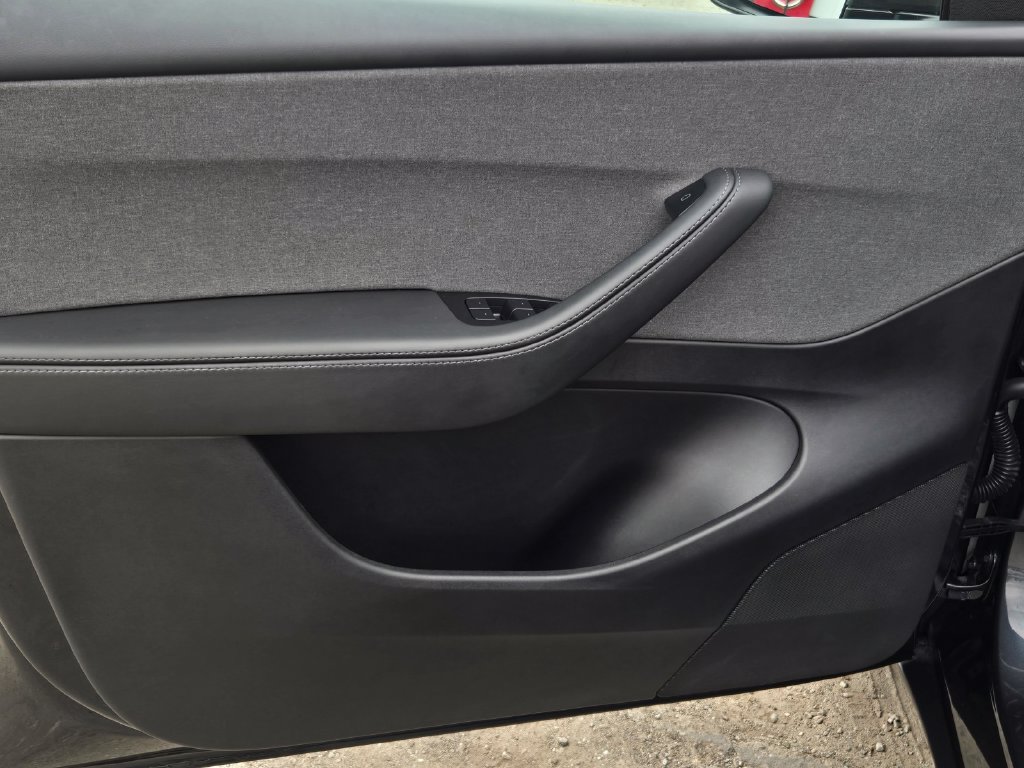 Used 2026 Tesla Model Y AWD image 11
