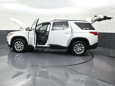 Used 2020 Chevrolet Traverse LT FWD image 32