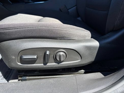 Used 2023 Chevrolet Malibu LT FWD image 16