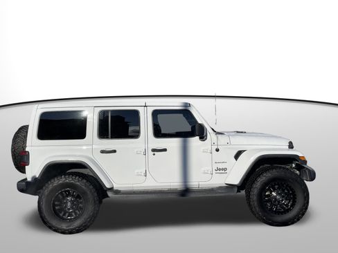 Used 2018 Jeep Wrangler Unlimited Sahara image 3