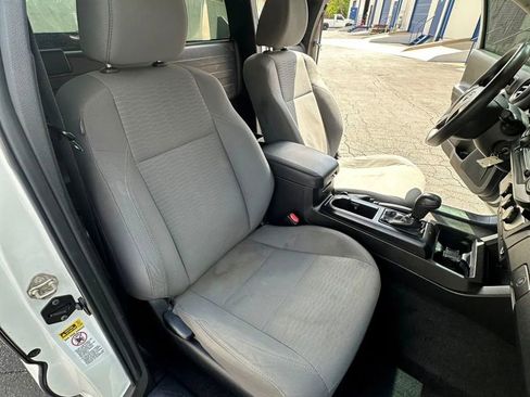 Used 2016 Toyota Tacoma SR image 13