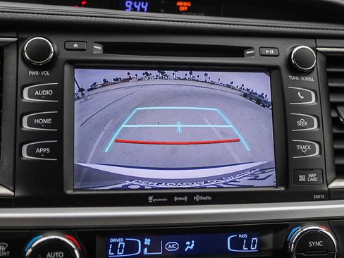 Certified 2018 Toyota Highlander SE image 23