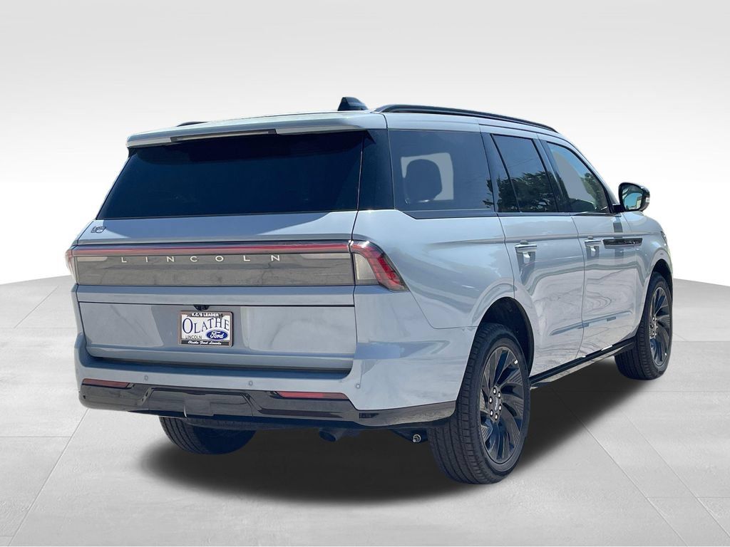New 2026 Lincoln Navigator Reserve w/ Jet Appearance Package AWD/4WD image 5