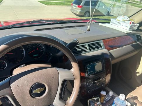 Used 2011 Chevrolet Avalanche LTZ AWD/4WD image 2