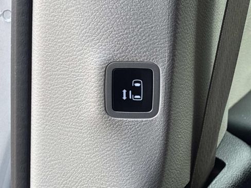 Used 2023 Chrysler Voyager LX FWD image 22