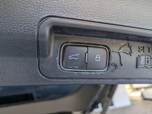 Used 2020 Ford Explorer XLT w/ Equipment Group 202A image 21