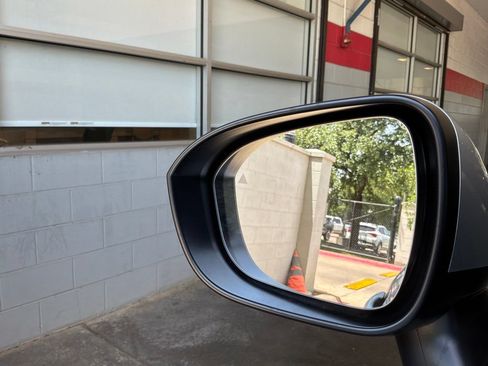 Used 2025 Nissan Rogue SV FWD image 19