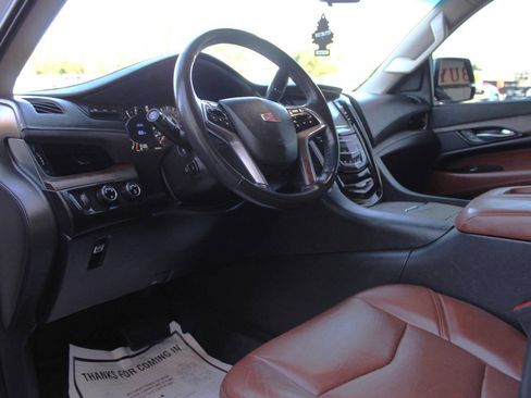 Used 2019 Cadillac Escalade ESV Premium Luxury image 20