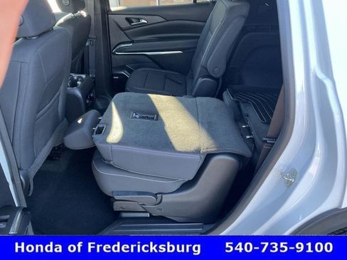 Used 2025 Chevrolet Traverse LT w/ Enhanced Driving Package FWD image 32