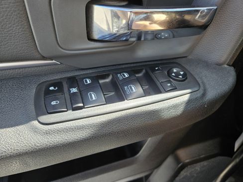 Used 2021 RAM 1500 Classic SLT AWD/4WD image 31