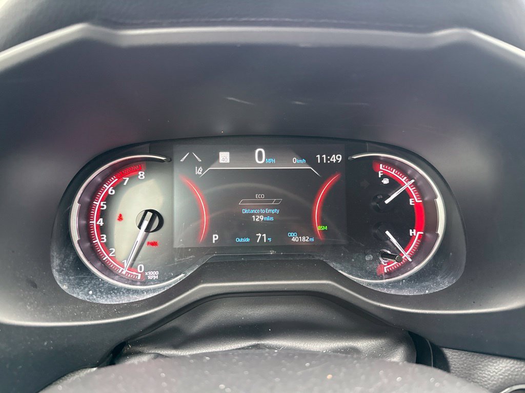 Used 2025 Toyota RAV4 XLE FWD image 12
