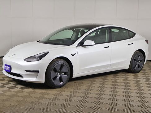 Used 2023 Tesla Model 3 Standard Range image 9