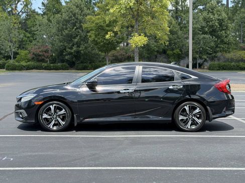Used 2017 Honda Civic Touring image 4