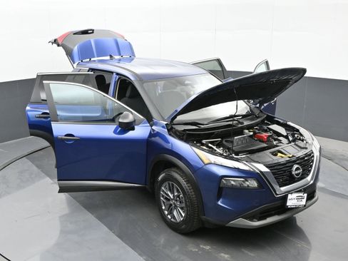 Used 2023 Nissan Rogue S image 41