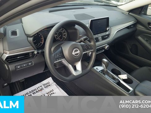 Used 2025 Nissan Altima 2.5 SV image 14