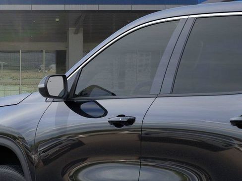 New 2026 Chevrolet Traverse LT w/ Driver Confidence Package FWD image 12