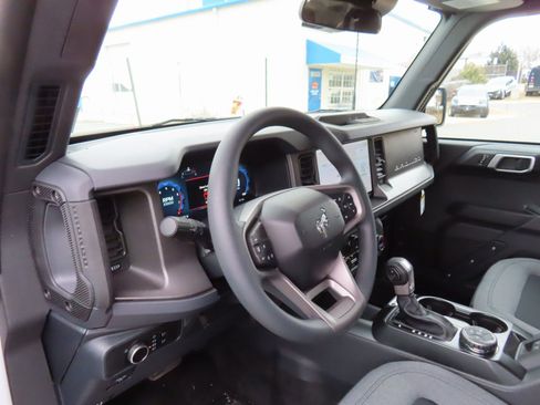 New 2025 Ford Bronco 4-Door image 12