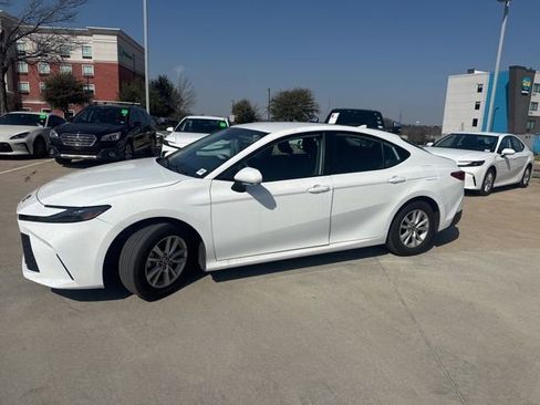 Used 2025 Toyota Camry LE image 7