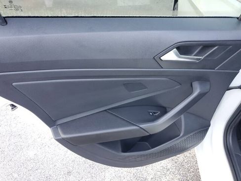 Used 2023 Volkswagen Jetta SE w/ Panoramic Sunroof Package image 18