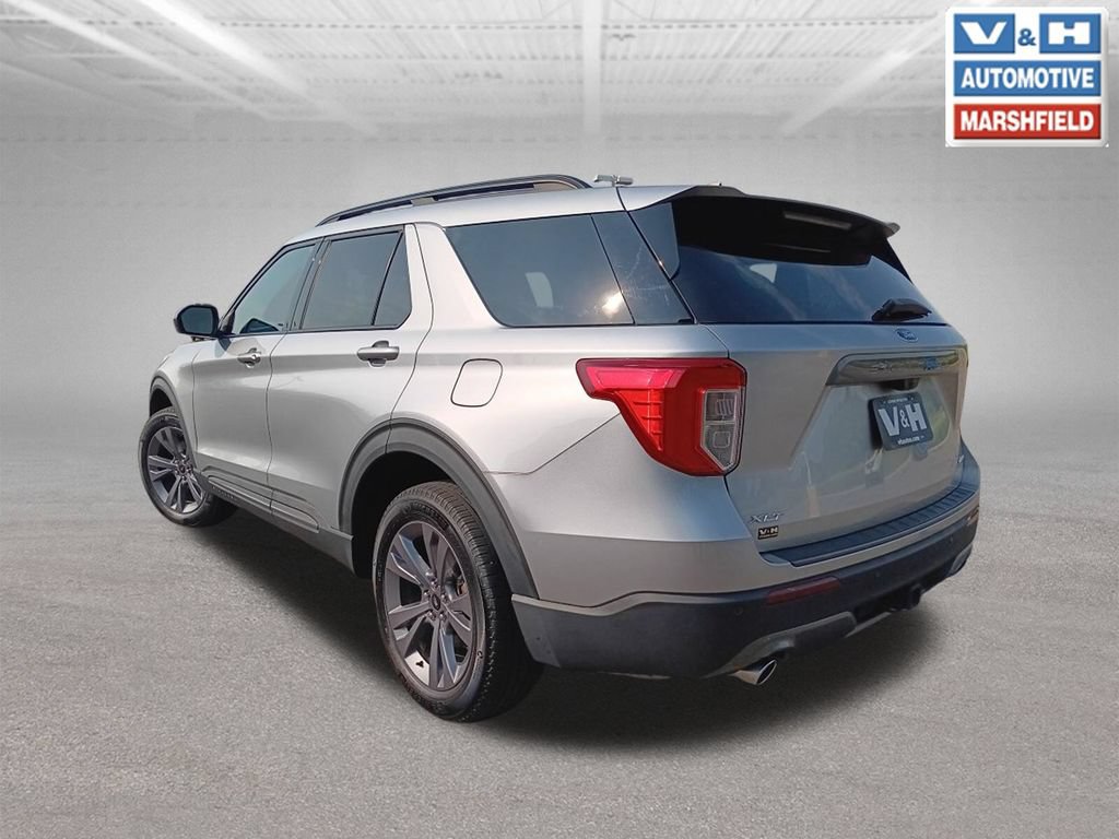 Used 2023 Ford Explorer XLT w/ Equipment Group 202A AWD/4WD image 4