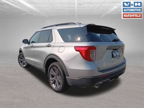 Used 2023 Ford Explorer XLT w/ Equipment Group 202A AWD/4WD image 4