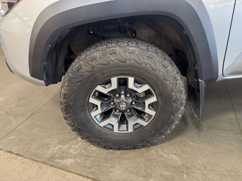 Used 2018 Toyota Tacoma TRD Off-Road image 26