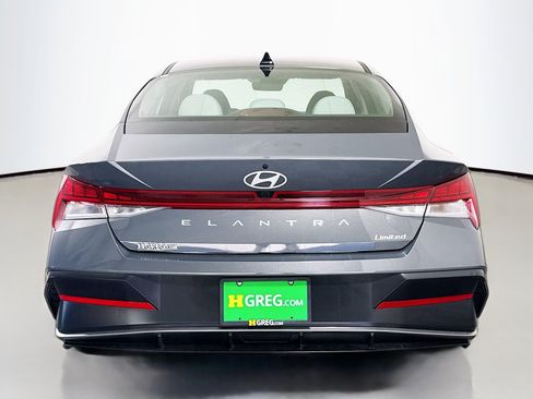 Used 2025 Hyundai Elantra Limited image 8