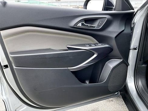 New 2026 Chevrolet Trax ACTIV w/ Sunroof Package FWD image 25