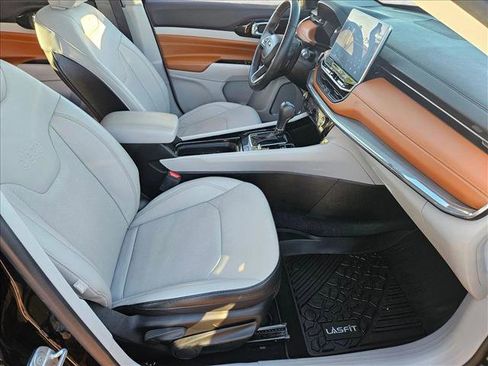 Used 2022 Jeep Compass Limited image 19