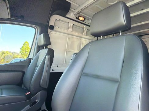 Used 2025 Mercedes-Benz Sprinter 2500 image 22