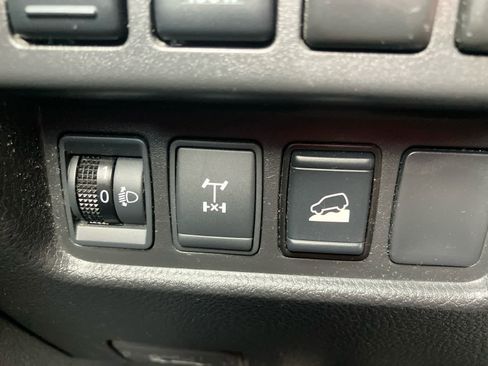 Used 2021 Nissan Titan PRO-4X w/ Pro-4x Convenience Package AWD/4WD image 17