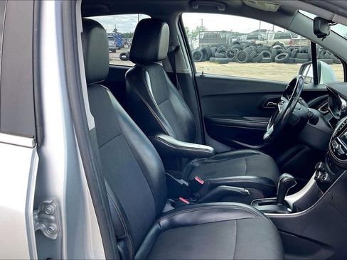 Used 2019 Chevrolet Trax LT w/ LT Convenience Package FWD image 30