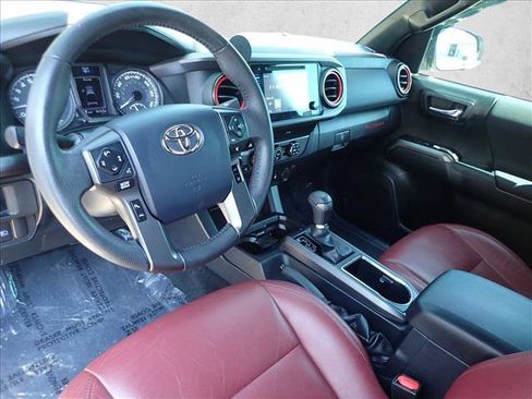 Used 2019 Toyota Tacoma TRD Off-Road AWD/4WD image 9