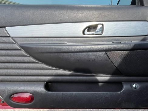 Used 2004 Ford Thunderbird image 34