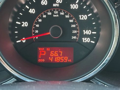 Used 2011 Kia Sorento LX w/ Convenience Pkg FWD image 4