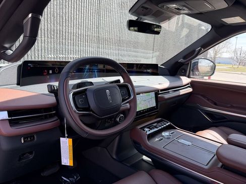 New 2026 Lincoln Navigator Reserve image 9