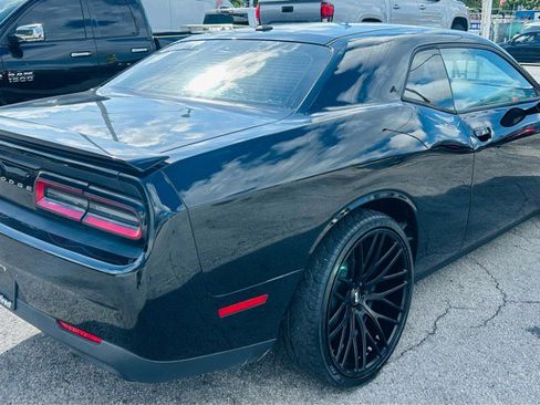 Used 2017 Dodge Challenger R/T image 5