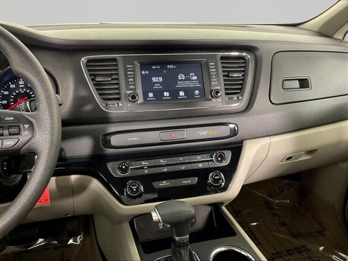 Used 2020 Kia Sedona L FWD image 9