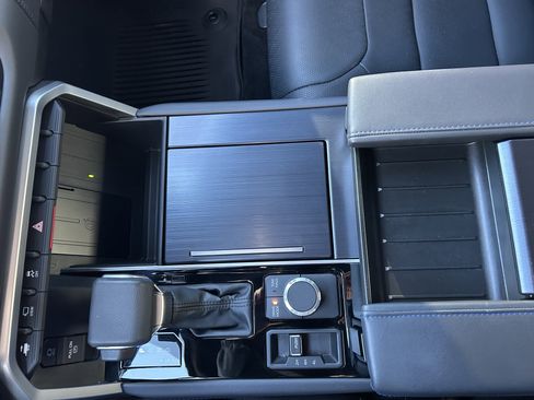 Used 2024 Toyota Tundra Platinum image 33