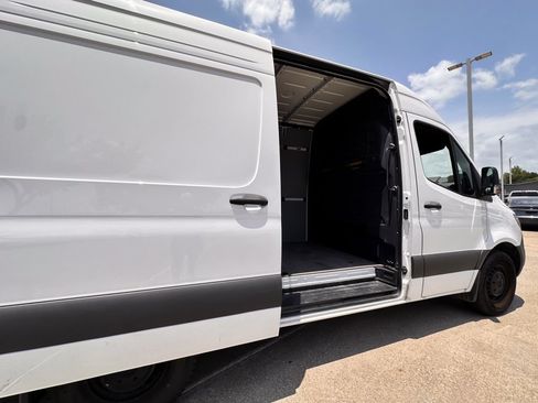 Used 2025 Mercedes-Benz Sprinter 2500 image 27