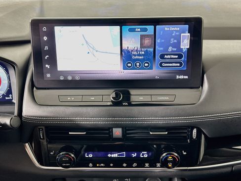 Used 2025 Nissan Rogue SL FWD image 24