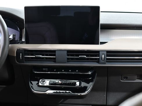 Used 2023 Lincoln Corsair AWD w/ Equipment Group 101A image 9