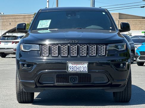 Certified 2022 Jeep Grand Cherokee Laredo X AWD/4WD image 9