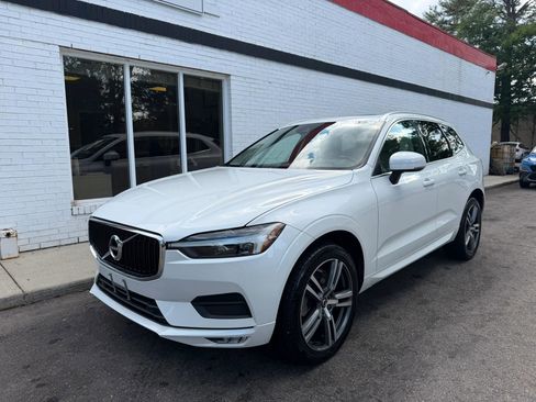 Used 2021 Volvo XC60 T6 Momentum AWD/4WD image 2